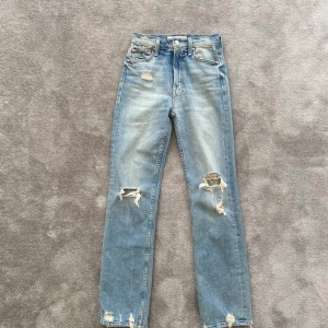 Håliga jeans från Mother storlek 24 - Supersnygga hela oanvända jeans från Mother i storlek 24. Nypris 3500kr💞🤗