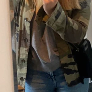 Jacka - Säljer denna fina jacka 😍❤️passar mig som har s/m