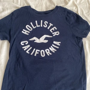 Tshirt hollister - Hollister tshirt marinblå, strl S 🤍