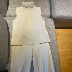 Zara sett  - Ett fint zara sett, köpt i London och är i bra skick. Skriv Vid intresse eller funderingar😊😊❤️