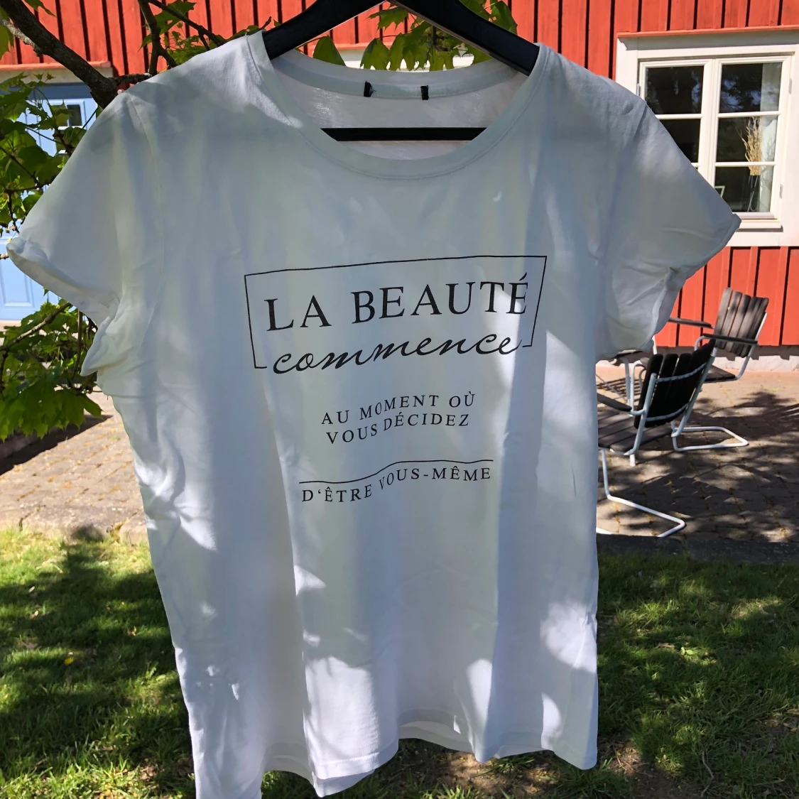 Vit T-shirt i storlek M.