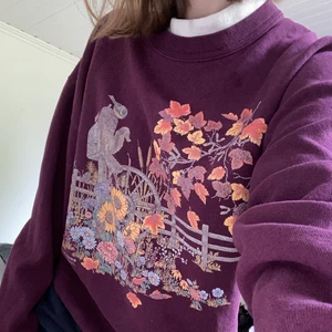 vintage tröja - lila-ish tröja köpt på beyond retro. fint skick. den vita tröjan eller ”kragen” är fastsydd men märks inte. skriv till mig om du har några frågor💘💘