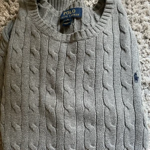 Ralph Lauren Kabelstickad Tröja - Ralph Lauren Kabelstickad Tröja i jätte bra skick nypris 1000 (XL BARN 18-20)