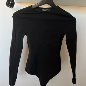 Body från asos! - Med detalj under bysten💫 Kom med prisförslag om du är intresserad⭐️