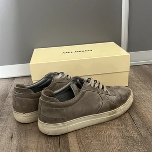 Axel Arigato Skor - Ett par Axel arigato skor, 7/10 skick 