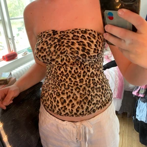 Leopard mönster topp  - Jätte fin topp men kommer tyvärr itne till användning ❤️