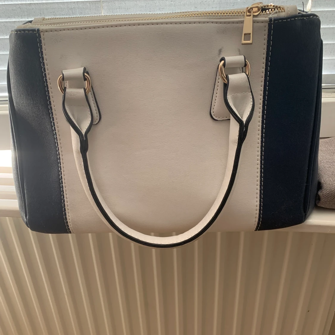 Mellan handväska  - 90