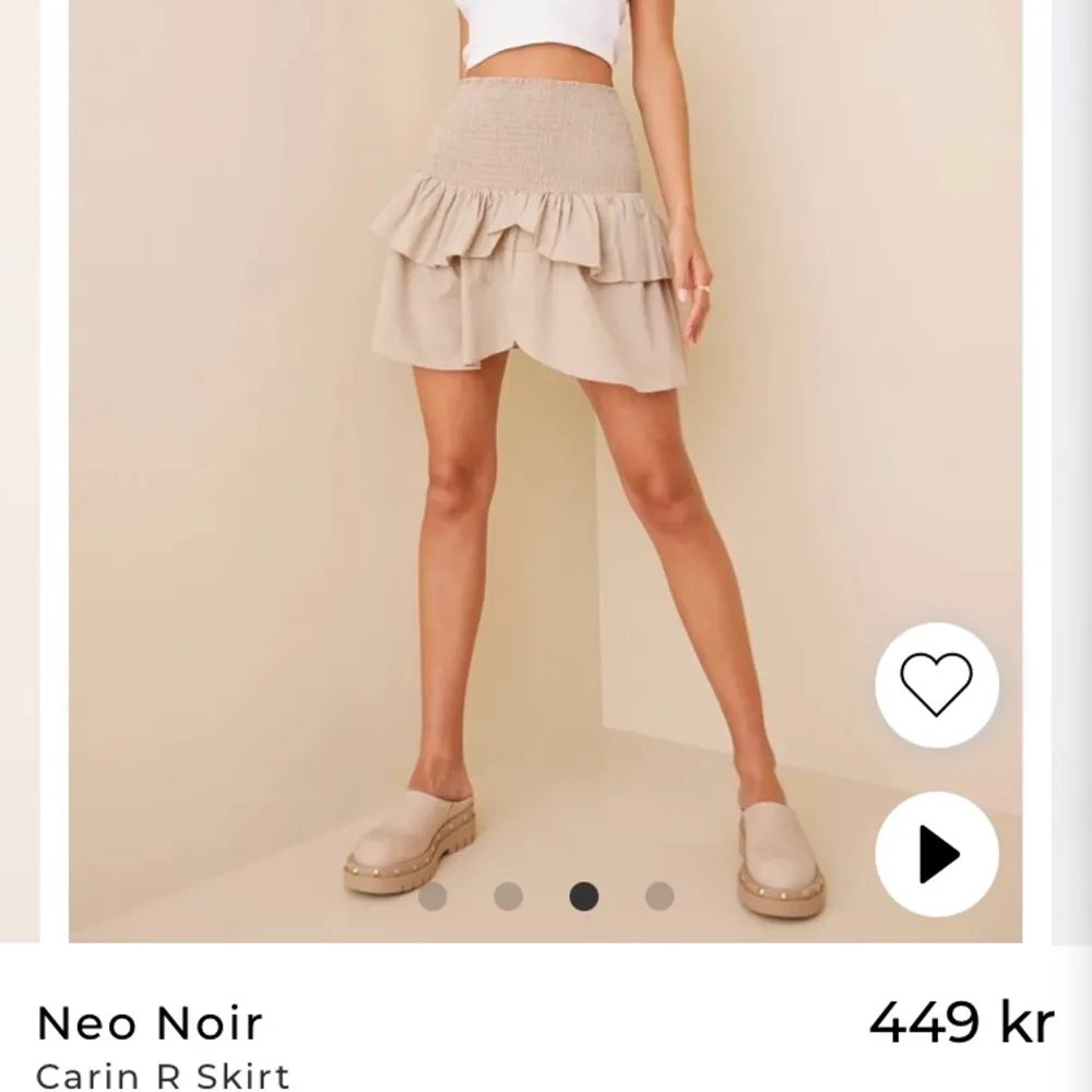 Säljer en superfin beige kjol ifrån neo noir. Knappt andvänd och i nytt skick. Storlek 36 men stretchig så passar både mindre och större. Köpte för 500kr men säljer för 300kr. 💕. Kjolar.