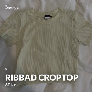 Ribbad croptop i beige - Bilden är från min egna tise (@vr123)