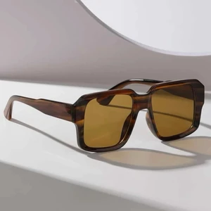 Solglasögon  - Säljer dessa då jag råkade beställa hem två par, frakt tillkommer ☺️