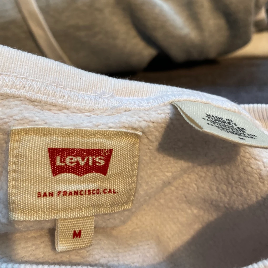 Levi’s sweatshirt - 91