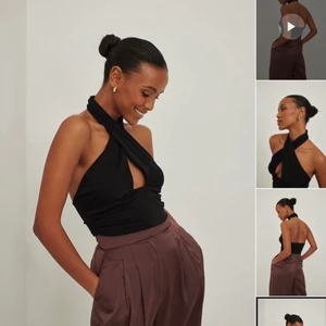 Vit halternecktopp - Säljer en helt ny vit halternecktopp(köpt från nakd likt bilden, då vit ej finns i lager finns ingen bild.) för liten då jag säljer. Kan skicka fler bilder vid intresse. Köpt för 329kr. Passar s. Pris exklusive frakt💗