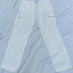 Linnebyxor! - Linnebyxor från Esprit, med fickor fram, bak och även sidan av låren. Skit snygga men tyvär för stora för mig! Dem är creme vita🤍