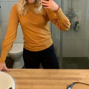 Brun/orange tröja - Super skön & fin tröja i brun/orange färg. Paketpris vid köp av flera plagg✨✨ priset går att diskutera🌟