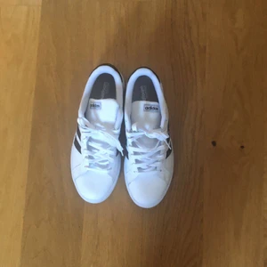 Adidas skor - Oanvända storlek 43