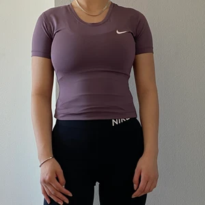 Nike topp - Lila topp från Nike med superfin passform🌸