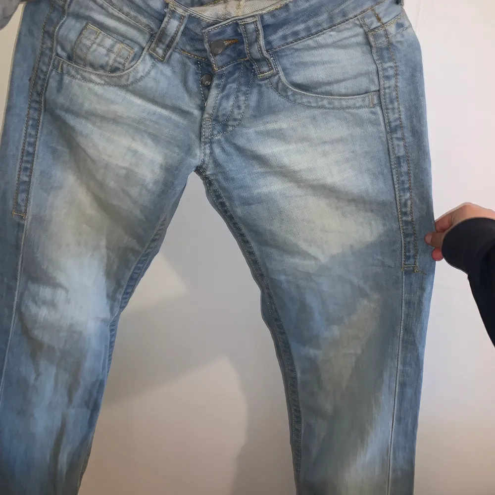 Diesel jeans från second hand butik jätte snygga och sitter jätte bra men har blivit lite för små🌷💕🥂💐❤️. Jeans & Byxor.