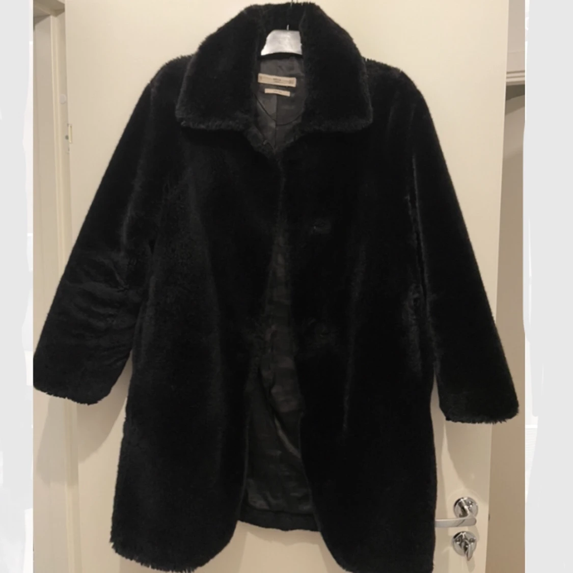 Jacka från Mango (fuskpäls) - Strl M  - 90