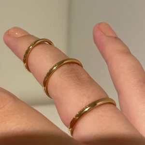 Ring - Aldrig använd! Guldpläterad. Köparen står för frakt:)