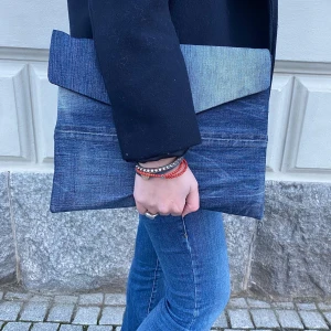 Datorfodral - Följ mitt UF företag ReJeans på instagram och Plick!   Plick: ReJeans UF Instagram: rejeans_uf
