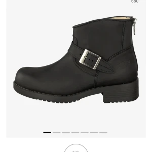 Johnny Bulls - Säljer mina låga svarta jhonny bulls. Skriv gärna för fler bilder!