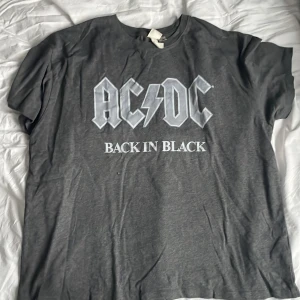 Grå acdc t-shirt - Grå oversize acdc