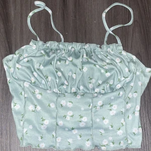 Grönt linne  - Köpte linnet för några månader sedan men aldrig använt det. Skriv innan köp. 