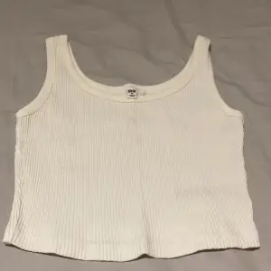 Cropped tank top, fits normally, brand new condition, worn once 