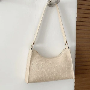 Väska  - Säljer den här väskan helt ny  