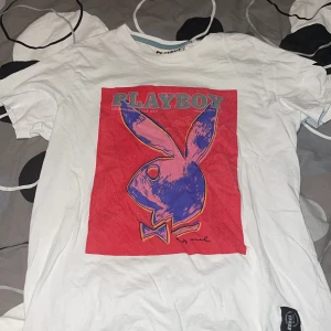Playboy t shirt  - Playboy t shirt från Playboy köpt 500kr  Riktigt fin 