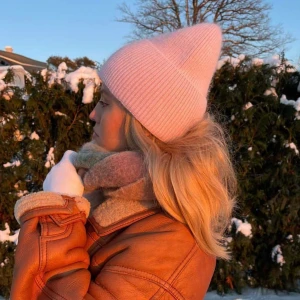 Alvii mössa💕💕 - Alvii mössa i rosa, fint skick💕💕 Jättefin ljus rosa (ljusare än på bilden)