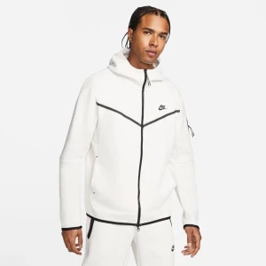 vit nike tech fleece  - säljer min vita nike tech. köpt för 1349kr och använd ett fåtal gånger. pris kan diskuteras 