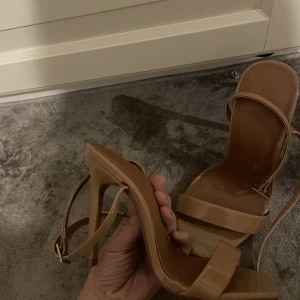 Klackskor - Oanvända jätte fina klackskor strl 35 (widefeet) ❤️