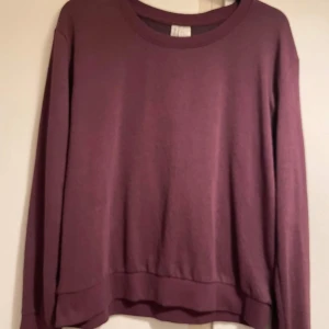 Tröja  - Tröja från H&M i använt skick. Köparen står för frakt.