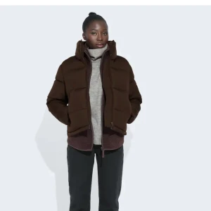 Bikbok jacka - Säljer denna jättefina bikbok jackan i storlek S, jättefin brun färg, jackan liknar den från the north face. Aldrig använt. Nypris 600kr. 