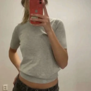 Tröja  - Grå tröja från Zara, nyskick! Köparen står för frakt❤️(lånade bilder) 