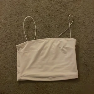 Vitt linne  - Ett vitt linne från Madlady nästan helt oanvänd i storlek xs! ❤️