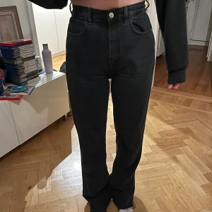 Pull & bear jeans i perfekt längd  - Perfekta svarta jeansen jag 
