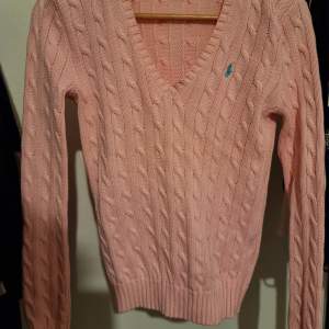 Kanelstickad rosa tröja från Ralph Lauren Sport. S men sitter som en XS
