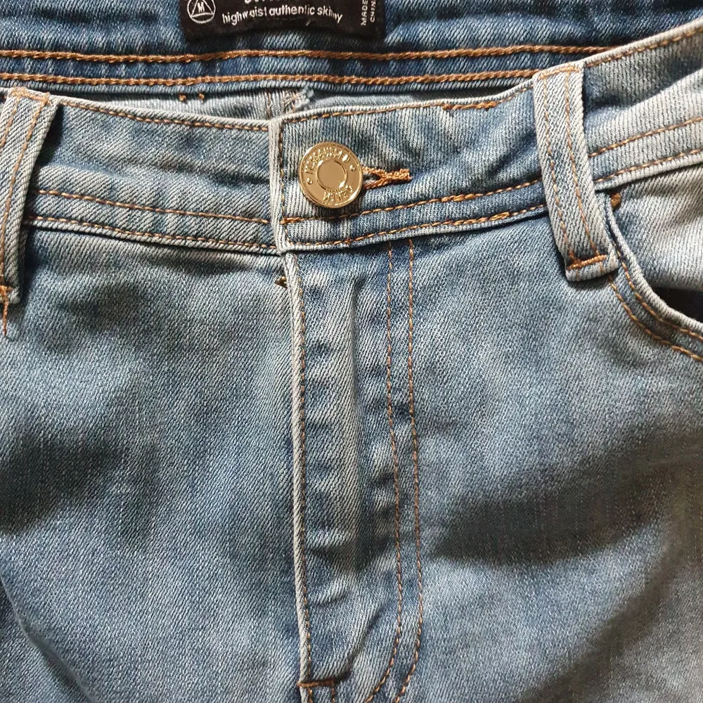 Jeans i storlek 38/m endast provade finns i rotebro. Jeans & Byxor.