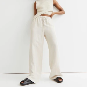 hm linnebyxor  - säljer dessa populära men slutsålda hm linnebyxor! inget fel på dem men fel storlek för mig🥲