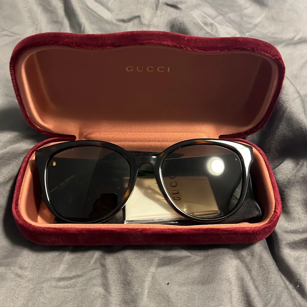 Gucci sunglasses new. . Accessoarer.