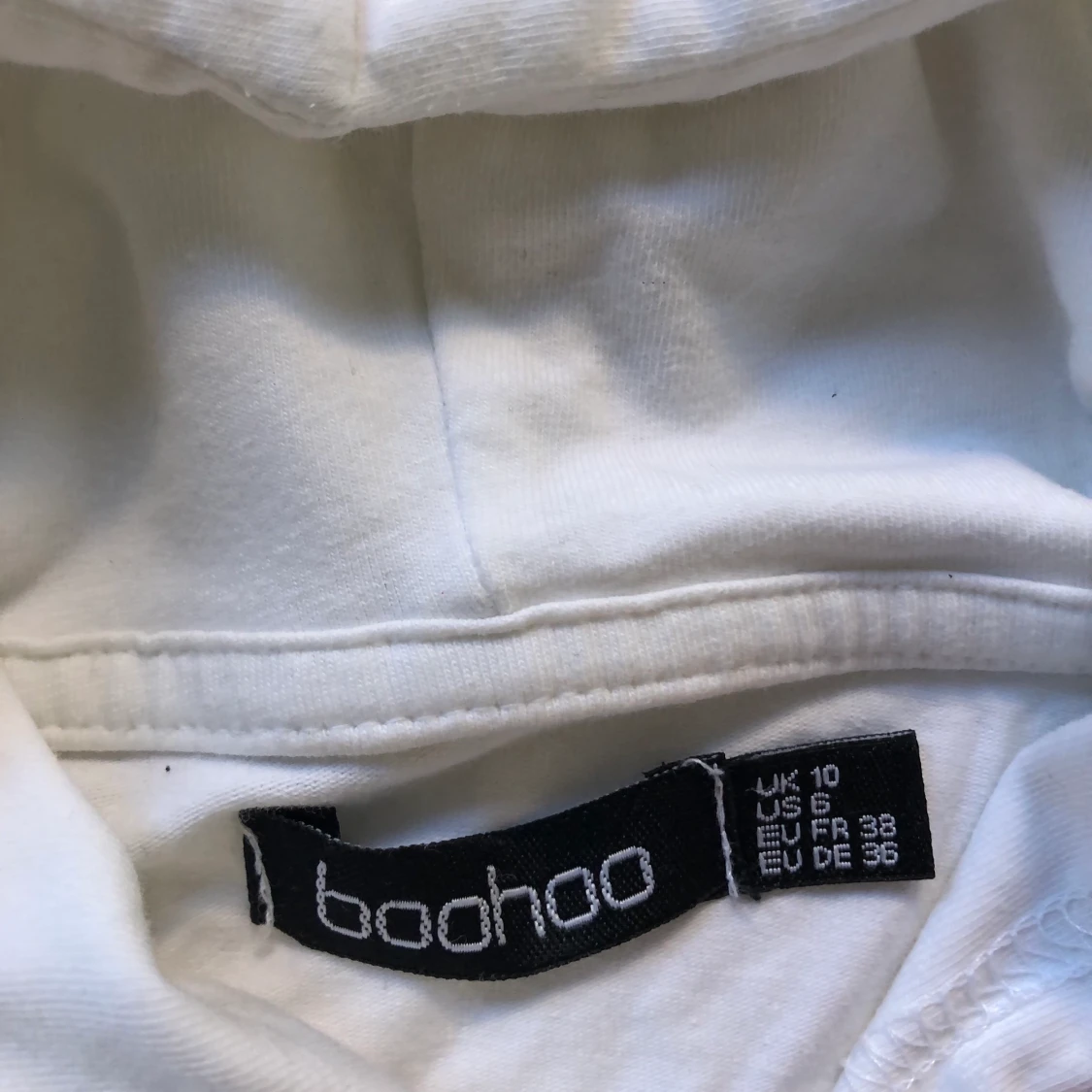 Vit huvtröja med snöre - 91