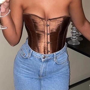 Korsett topp  - Obs lånade bilder, spårbar frakt kostar 66kr 