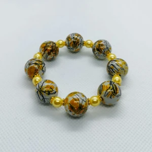 Gult armband - Soligt armband,perfekt för sommaren. Ca 17 cm och stretching. Frakt ingår I priset 