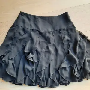 Black skirt from H&M in excellent condition. Size 34