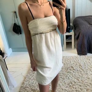 Maje klänning - Finaste sommarklänningen från Maje. Strl 2, skulle säga att den är som en XS-S i storlek. Kan mötas eller så står köparen för frakten 💗