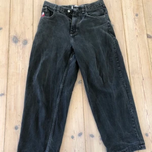 Polar big boys - Polar big boys i använt skick. Ganska urtvättade och lite slitna längst ner vid hälarna men fortfarande snygga. Säljer då de inte kommer till användning lika ofta längre. 1200 i nypris