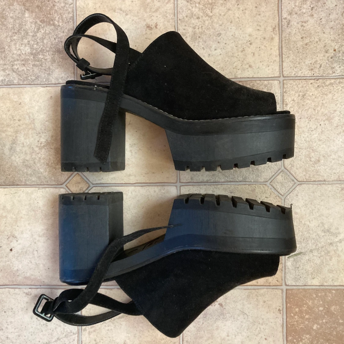 Svarta platåsandaler chunky sammet 39 - 90