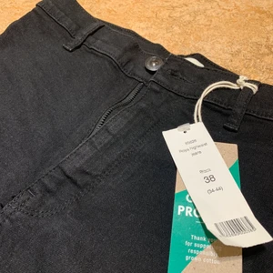 Gina jeans storlek 38 - Roya highwaist jeans från Gina tricot. Helt nya me lappar.